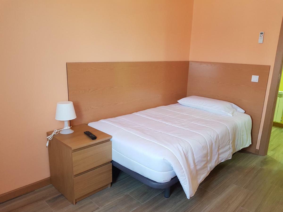 Hostal La Pared Torres de la Alameda Екстериор снимка