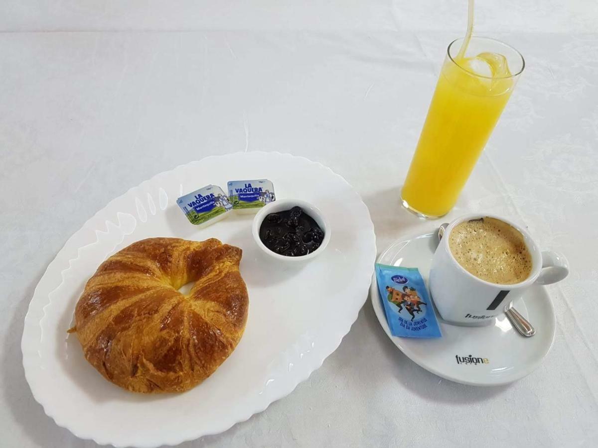 Hostal La Pared Torres de la Alameda Екстериор снимка