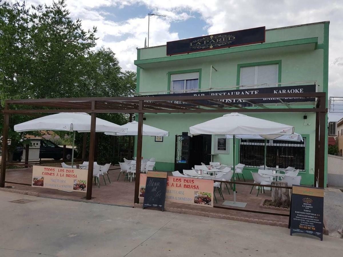 Hostal La Pared Torres de la Alameda Екстериор снимка