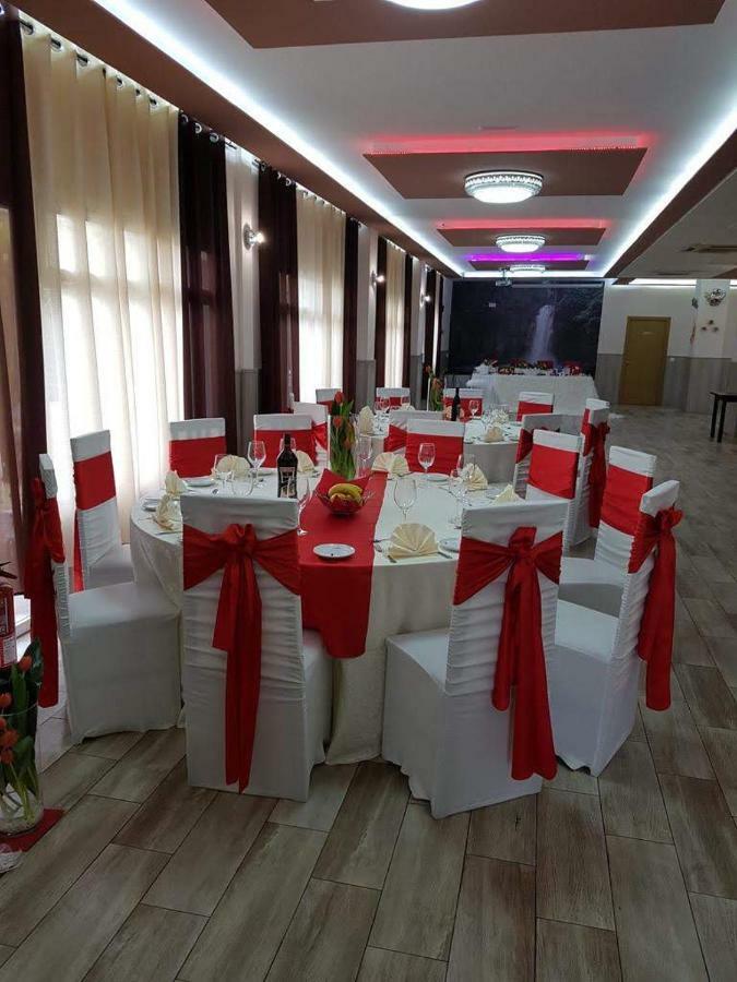Hostal La Pared Torres de la Alameda Екстериор снимка