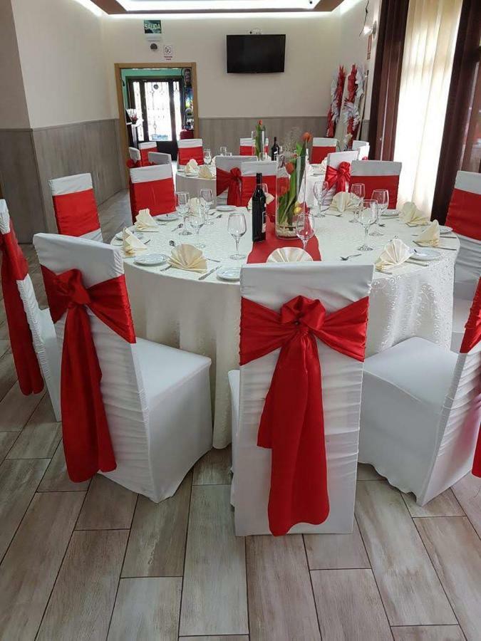 Hostal La Pared Torres de la Alameda Екстериор снимка