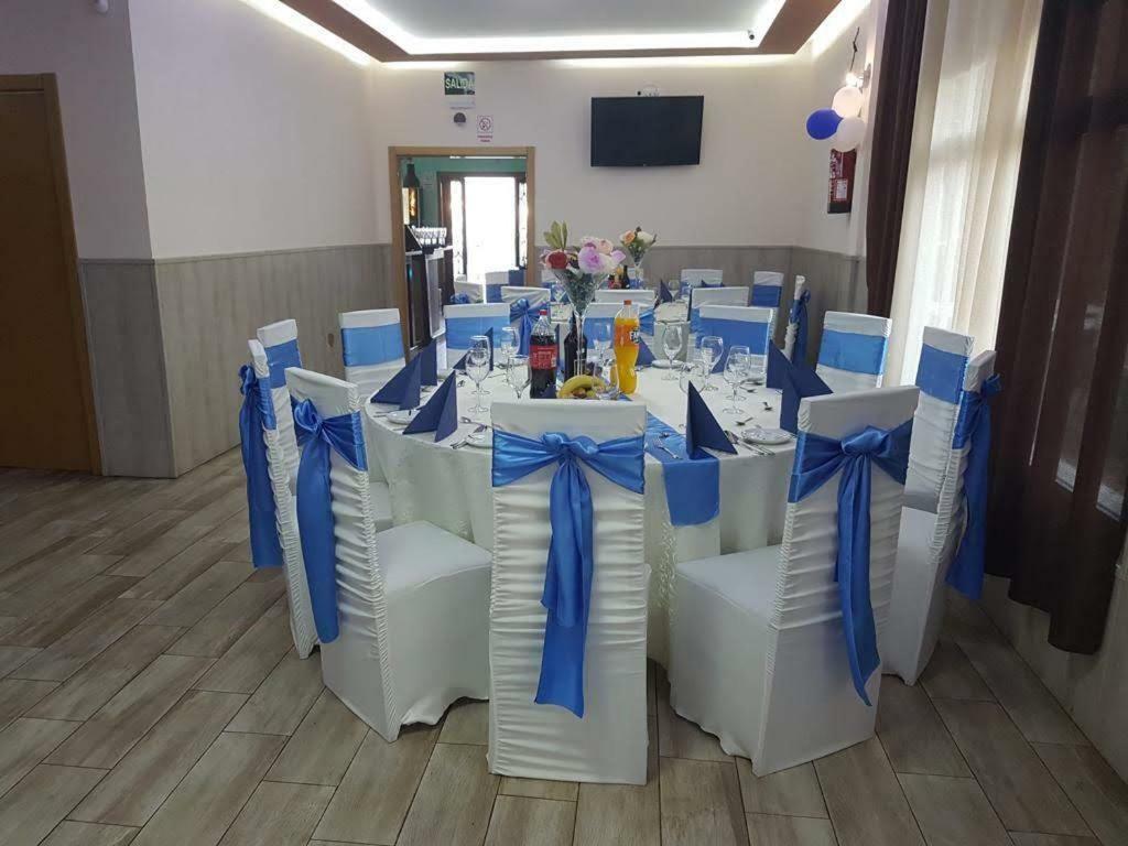 Hostal La Pared Torres de la Alameda Екстериор снимка