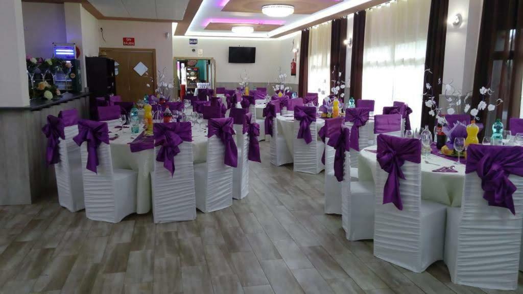Hostal La Pared Torres de la Alameda Екстериор снимка