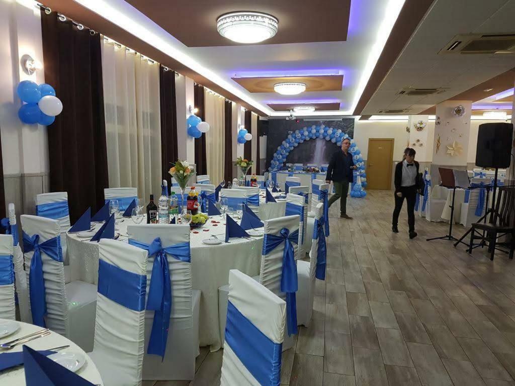 Hostal La Pared Torres de la Alameda Екстериор снимка