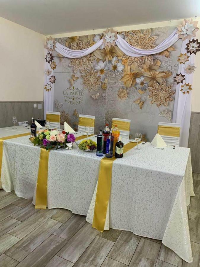 Hostal La Pared Torres de la Alameda Екстериор снимка