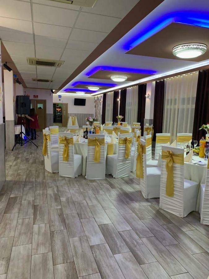 Hostal La Pared Torres de la Alameda Екстериор снимка