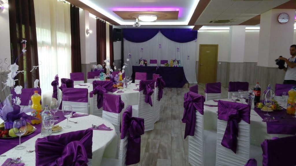 Hostal La Pared Torres de la Alameda Екстериор снимка