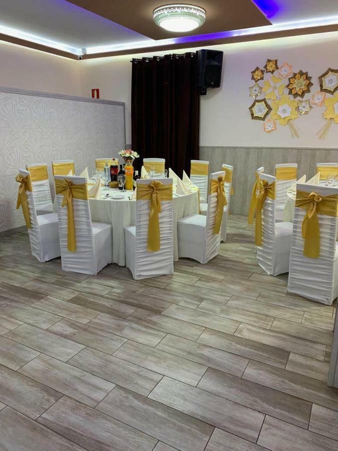 Hostal La Pared Torres de la Alameda Екстериор снимка