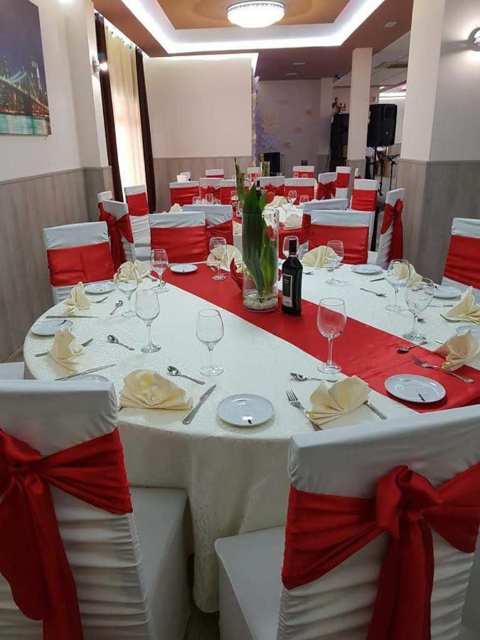 Hostal La Pared Torres de la Alameda Екстериор снимка