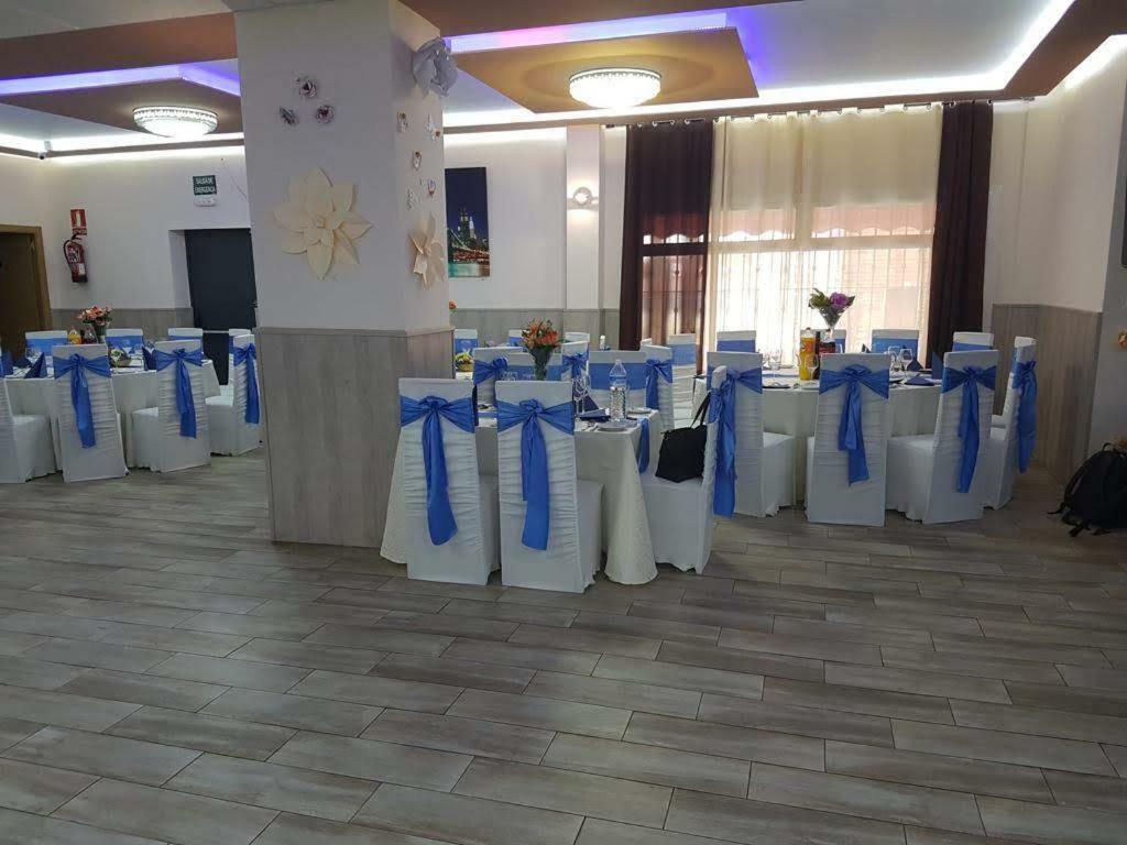 Hostal La Pared Torres de la Alameda Екстериор снимка