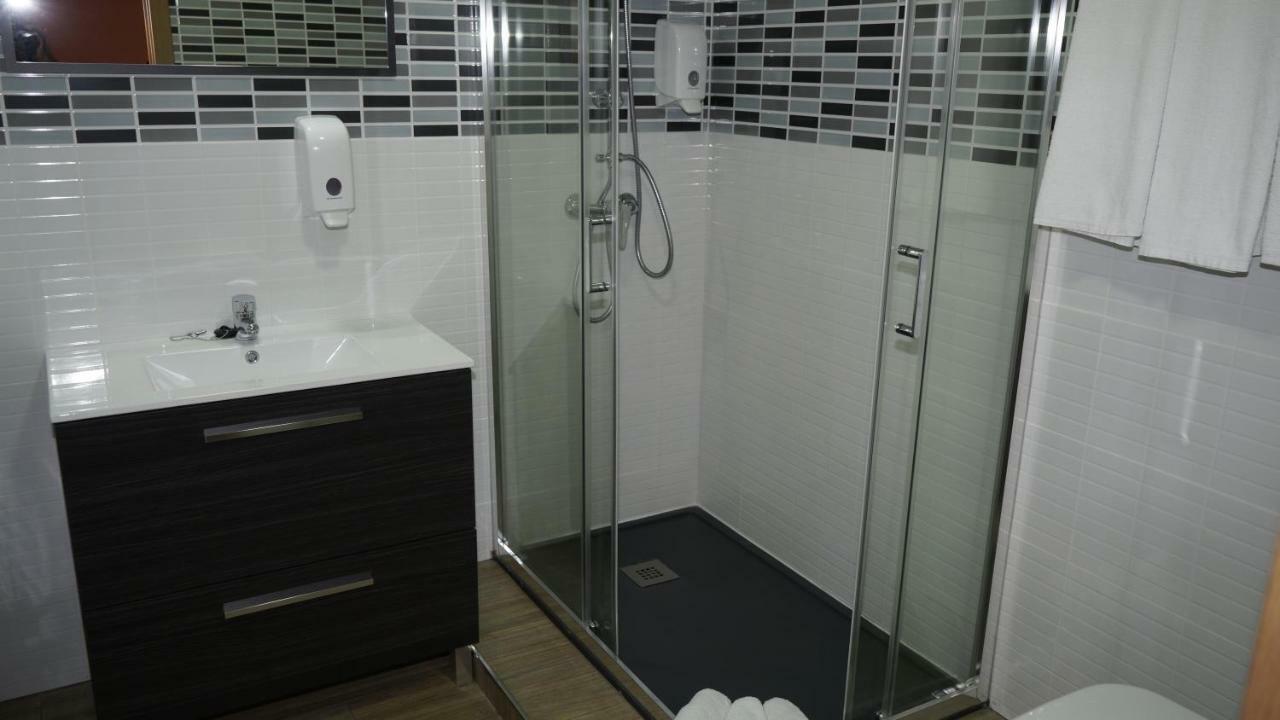 Hostal La Pared Torres de la Alameda Екстериор снимка