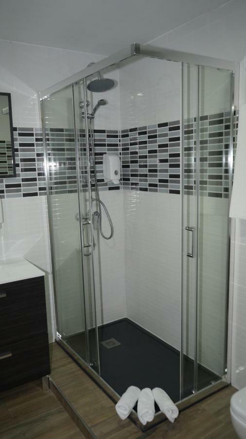Hostal La Pared Torres de la Alameda Екстериор снимка