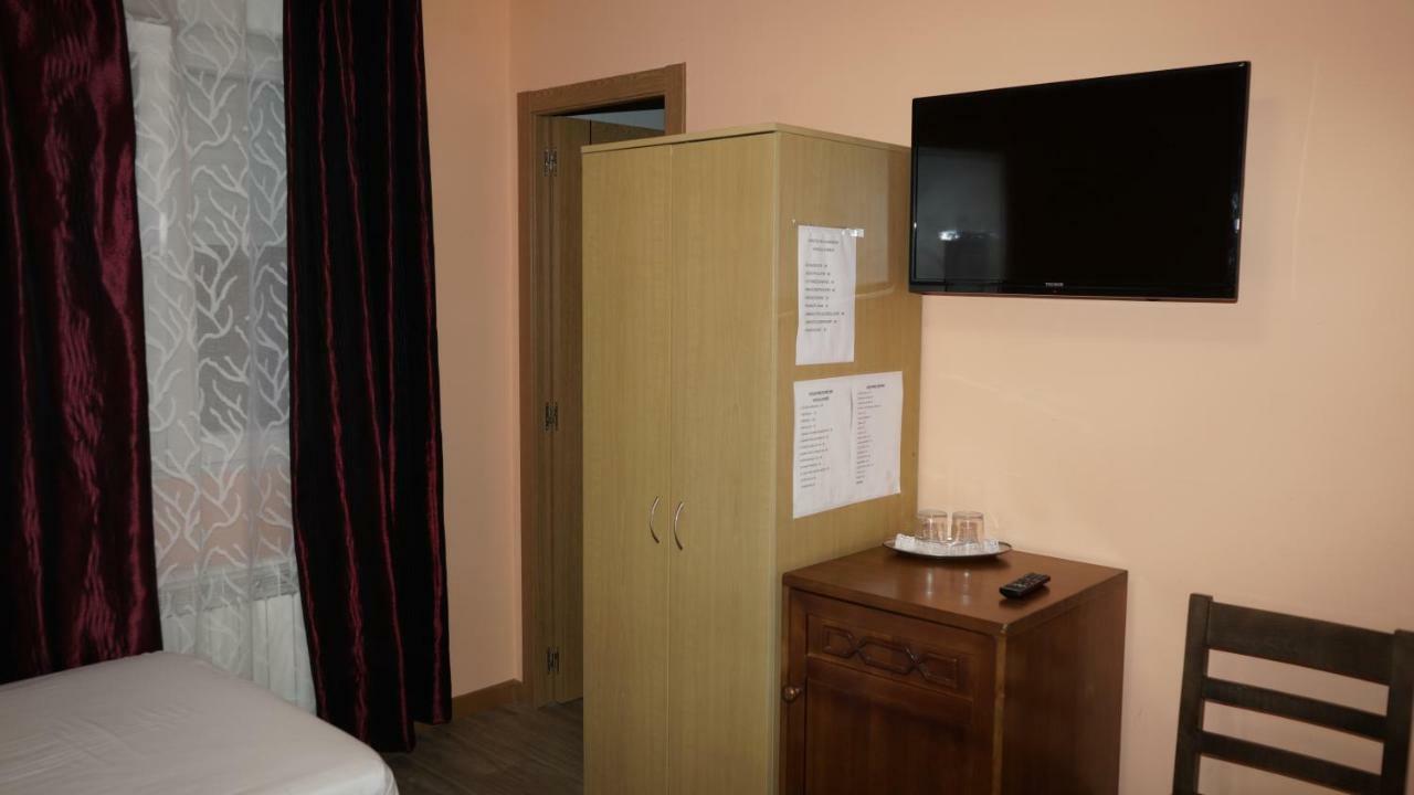 Hostal La Pared Torres de la Alameda Екстериор снимка