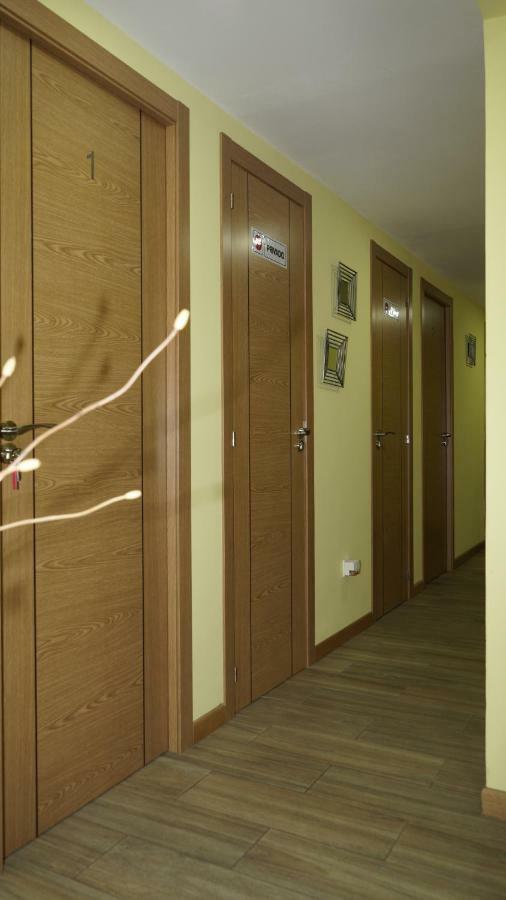 Hostal La Pared Torres de la Alameda Екстериор снимка