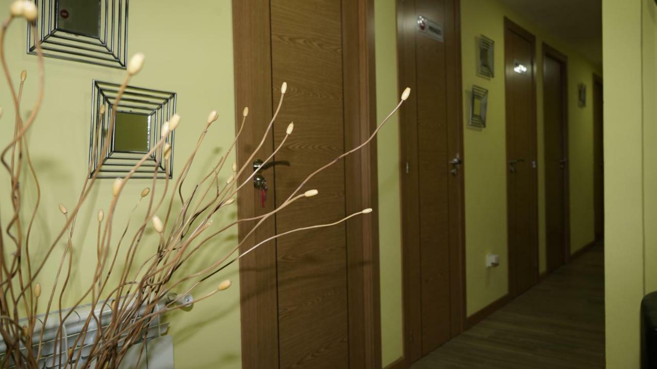 Hostal La Pared Torres de la Alameda Екстериор снимка