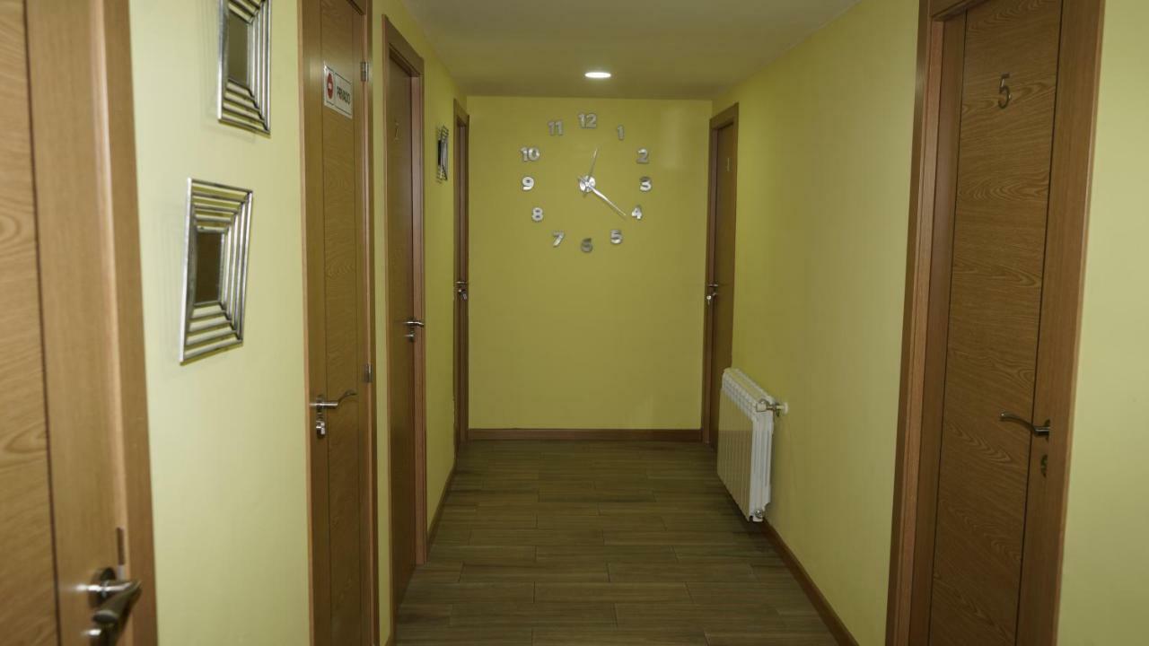 Hostal La Pared Torres de la Alameda Екстериор снимка